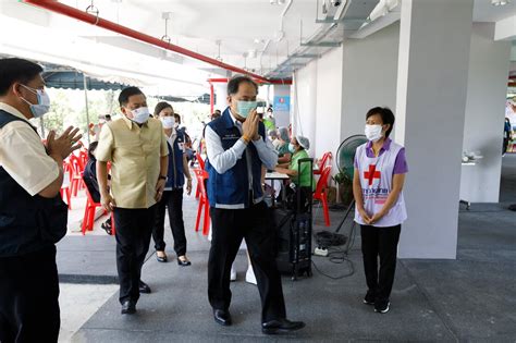 Jun 10, 2021 · บางส่วนที่ท่าน ผอ. คณะผู้บริหารสภากาชาดไทยตรวจเยี่ยมหน่วยบริการฉีดวัคซีนโควิด ...