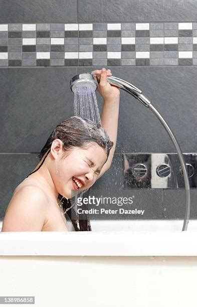 Preteen Girls Taking A Bath Photos Et Images De Collection Getty Images