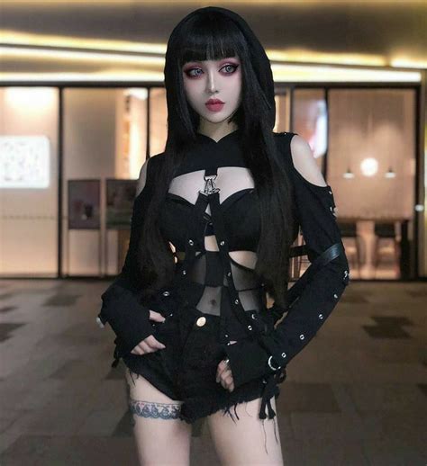 Pin By Zdenek Gottvald On Kina Shen Model Gothic Girls Hot Goth Girls Gothic Outfits