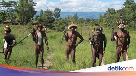 Koteka Pakaian Tradisional Papua Itu Terancam Punah