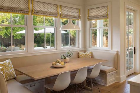 Regardless of whether you rent or own, a banquette could be the perfect way to make your breakfast nook more intentional. Cozy Dining Space with Banquette Seating Ideas - HomesFeed