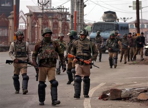 india intensifies kashmir crackdown as tensions continue to rise cbc news