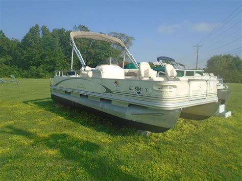 2004 Bennington 20752075 Pontoon Boat