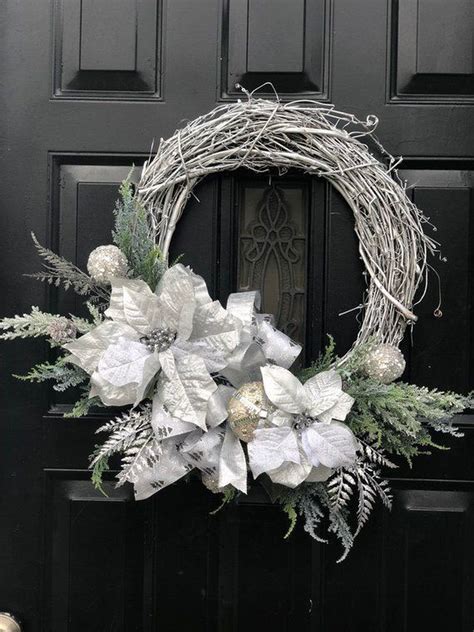 44 Beautiful Winter Wreaths Design Ideas Pimphomee Christmas