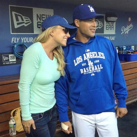 Britney Spears Cheers For The Dodgers E Online Ca