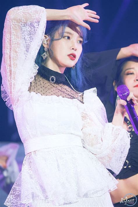 Iu has released her fifth full album along with a music video for lilac! IU 191116 "Love Poem" 2019 Tour Concert in Busan | Bigbang ...