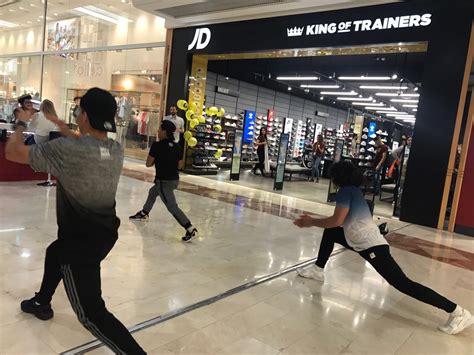 Jd sports er den førende distributør af sports fashion i storbritannien. JD Sports abre en Pamplona su tienda número 30 en España ...