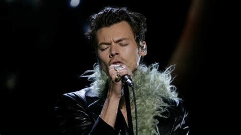 harry styles grammys 2021 look she the star s feathered boas here stylecaster