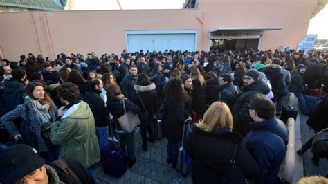 Innanzitutto, in caso di non ammissione alla prova orale, per non aver raggiunto la soglia di 90 punti ovvero in caso di annullamento della prova, se volete adire l'autorità giudiziaria per verificare l'effettiva illegittimità. Bari, in Fiera esame blindato per gli avvocati: iscritti ...