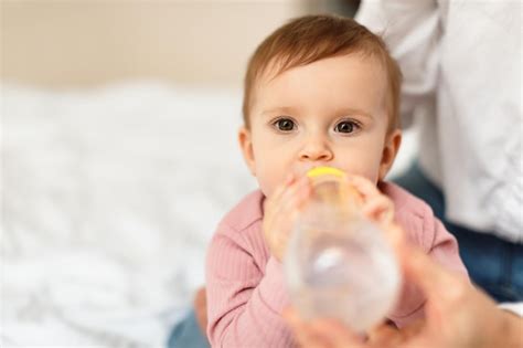 Premium Photo Closeup Shot Of Cute Little Infant Girl Drinking Fresh