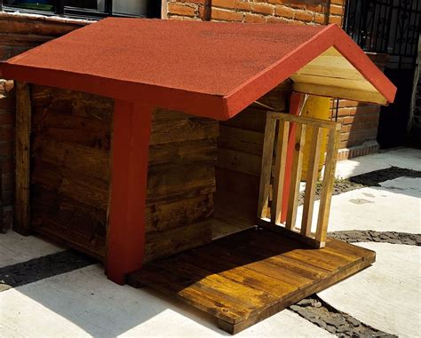 Comprar casas de madera es la opción más barata y económica, sin por ello restar calidad a la instalación. Casa De Madera Para Perro Con Terraza. Impermeabilizada ...