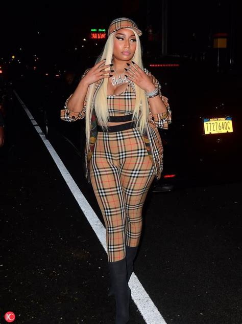 Nicki Minaj Flaunts Her Curves In Head To Toe Burberry Ensemble In New York Curvy Fashion