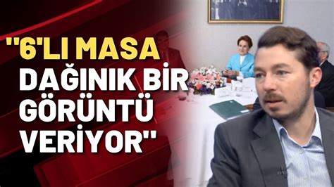 Kamuoyu Araştırmacısı Can Selcuki 6 lı masa dağınık bir görüntü