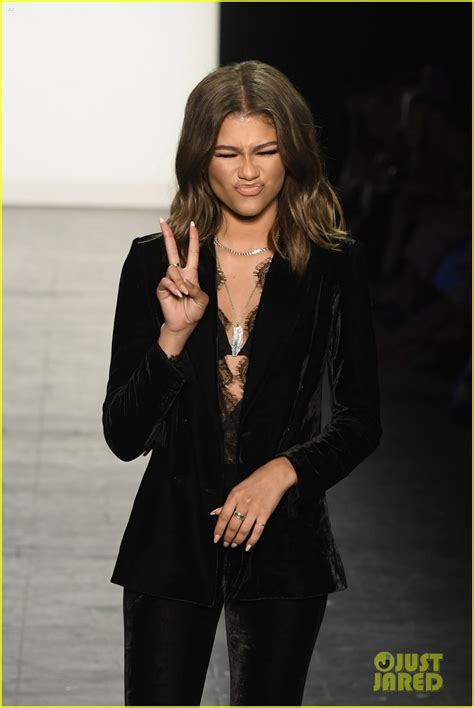 Zendaya Joins Project Runway Judges For Fashion Show At Nyfw Photo