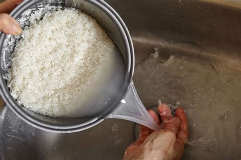 Should You Rinse Rice Before Using The Rice Cooker Kitchen Seer