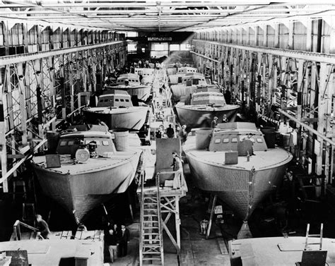 Higgins Pt Boats On The Assembly Line New Orleans 1943 5628x4428