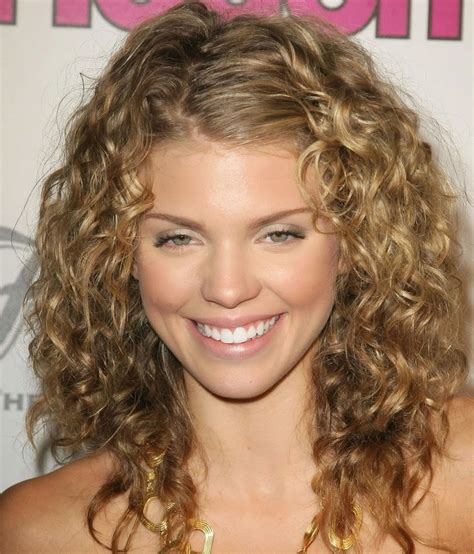 Medium curly hairstyles
