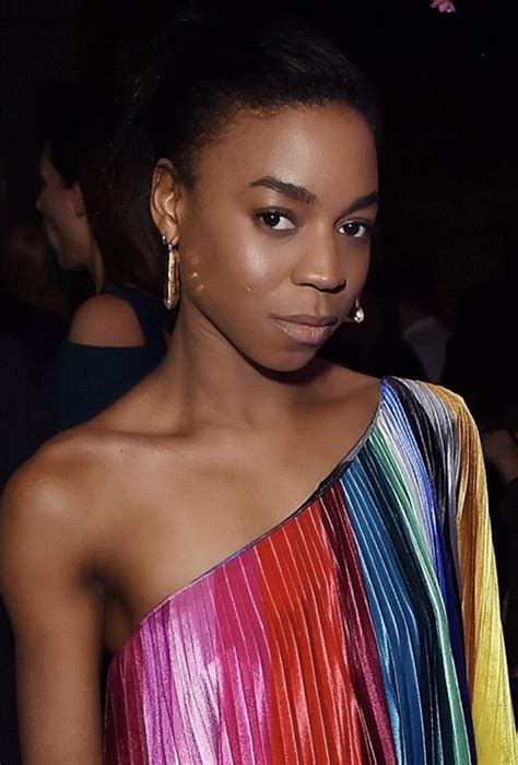 Picture Of Pippa Bennett Warner