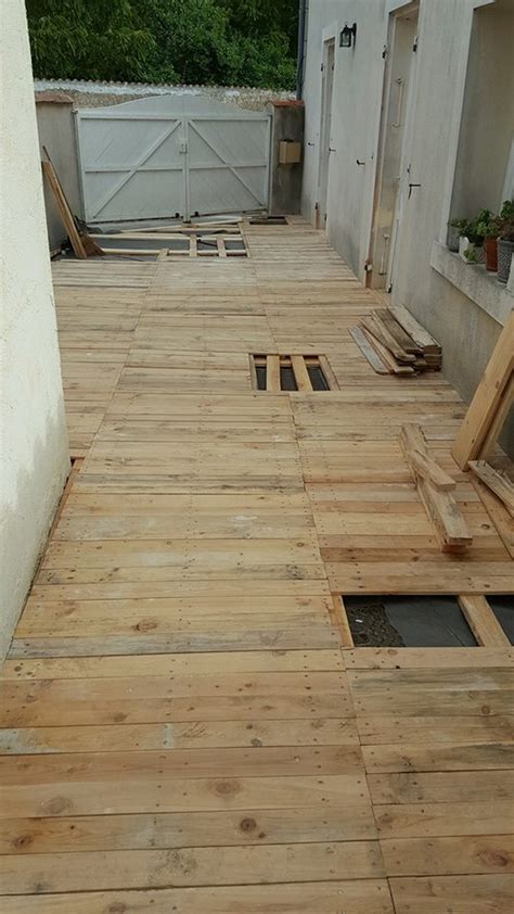 The most notable design component is the exceptional use of reclaimed wood throughout nearly every application. DIY Patio Pallet Floor | Pallet Ideas