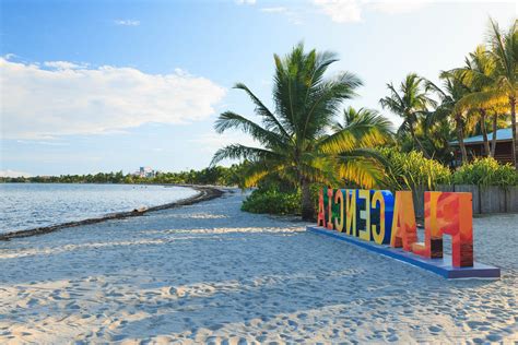 7 Best Beaches In Belize For Beach Bumming