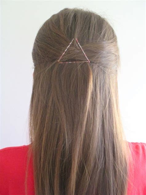 5 cute and easy bobby pin hairstyles using fewer than 5 bobby pins bobby pin hairstyles hair