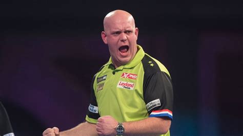 Mighty mike) geboren te boxtel, netherlands. PDC World Darts Championship results: Fan throws beer in ...
