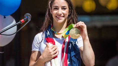 Aly Raisman Blasts Tsa Agent On Twitter For Rude And Uncomfortable Comments