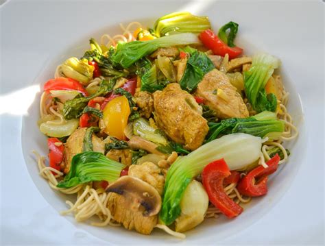 Asia Pfanne mit Pak Choi und Huhn Rezept