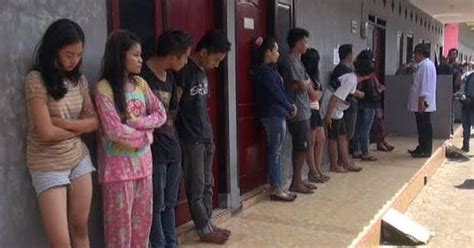 Mahasiswi Simeulue Aceh Kepergok Warga Mesum Bareng Pacar Di Kos Kaskus
