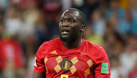 edɛn azaʁ ؛ مواليد 7 يناير 1991) هو لاعب كرة قدم بلجيكي يلعب في مركز الجناح والوسط المهاجم مع نادي ريال مدريد في الدوري الإسباني وهو قائد منتخب بلجيكا لكرة القدم. الإصابة تبعد لوكاكو عن مباراة بلجيكا وأيسلندا