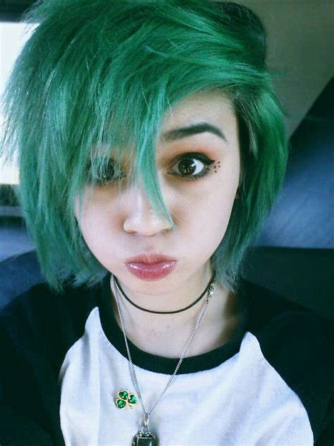Pin By Roxanne Asay On Color Hair Short Scene Hair Emo Haircuts Short Emo Haircuts