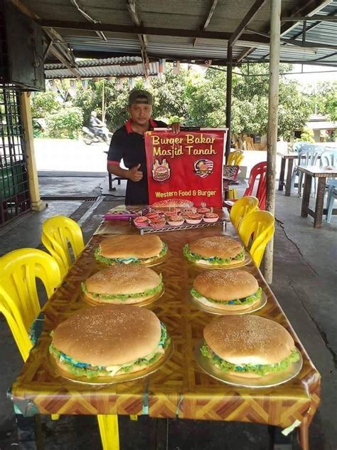 Memiliki lapisan tanah lempung yang tebal. Giant Burger di Masjid Tanah, Melaka