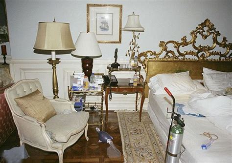 Michael Jackson S Chaotic Bedroom In Unseen Photos Irish Mirror Online