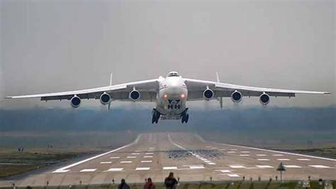 فرود زیبای بزرگترین هواپیمای جهان