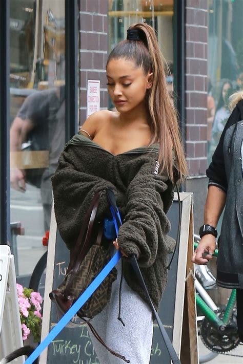 Ariana Grande Walking Her Dog In Ny 9222018 Celebmafia