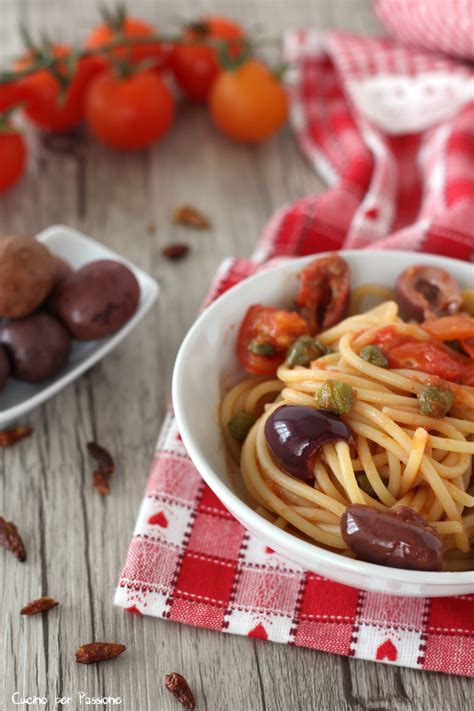 Oct 25, 2017 · prendete le olive, sciacquatele e mettetele in una ciotola capiente ricoprendole d'acqua. PASTA ALLA PUTTANESCA della tradizione napoletana ricetta ...
