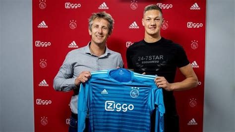 Als voetballer (6) begonnen bij vv emmen. NOOO... Se enteraron que su nuevo jugador le iba al equipo ...