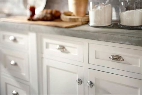 The hardware spacing for the wall cabinets should match the base cabinets. Kitchen cabinet door knob placement - Door Knobs