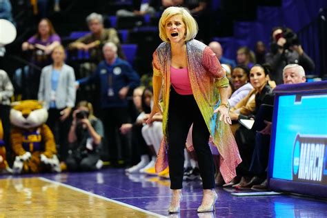 Lsu Women S Basketball Coach Kim Mulkey Wears Wild Courtside Outfits