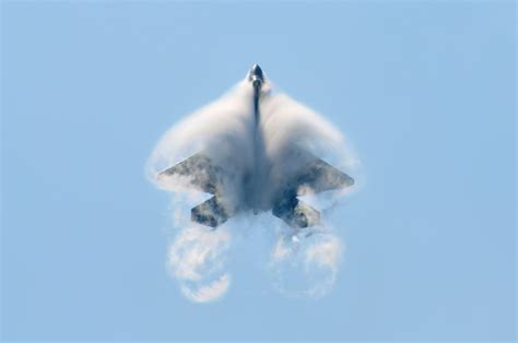 F 22 Raptor Sonic Boom Over Water