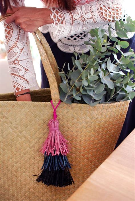 Tutorial How To Make A Gorgeous Layered Raffia Tassel We Are Scout