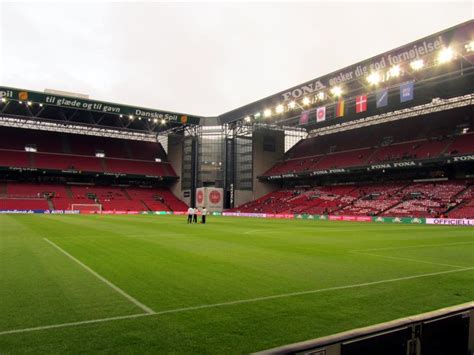 Parken oder parkieren (schweizer hochdeutsch; Telia Parken (Parken Stadion) - StadiumDB.com