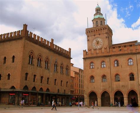 Enchanting Italy: A Day in Bologna