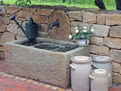 Wenn sie eine einfache wasserstelle im garten haben möchten, dann können sie eine wasserzapfstelle natürlich selber bauen. Fotogalerie Wasser im Garten | Wasser im garten, Brunnen ...