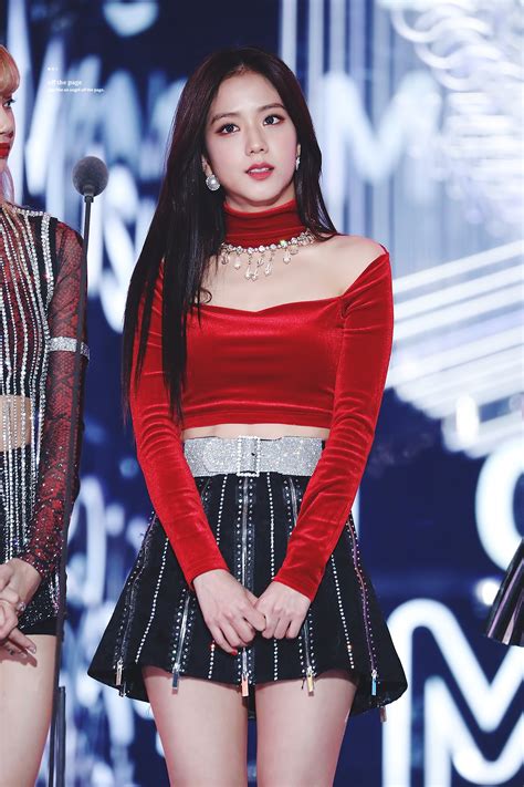 Times Blackpink S Jisoo Was An Ethereal Shoulder Line Queen In Off Shoulder Outfits Koreaboo