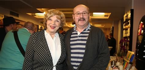 Stačí se přihlásit a můžeš začít publikovat. Důchod ji neuživí! Libuše Švormová musí makat i v 80 ...