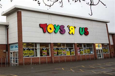 Toys R Us Closing Uk High Street Giant To Collapse Into Administration Daily Star