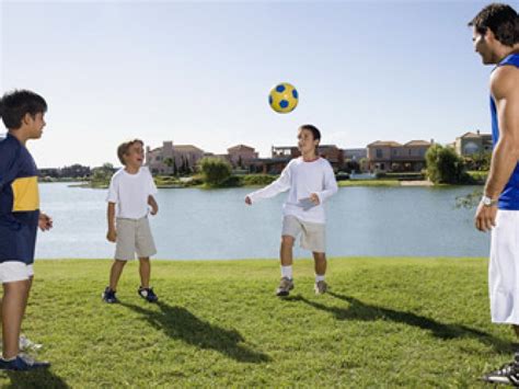 Por Qué Los Niños Ya No Juegan Con El Balón En El Parque