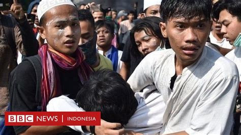 Korban Tewas Kerusuhan 21 22 Mei Di Jakarta Ditembak Orang Tak Dikenal Bbc News Indonesia