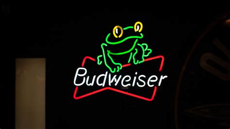 Budweiser Frog Neon Sign At The Eddie Vannoy Collection 2020 As G329